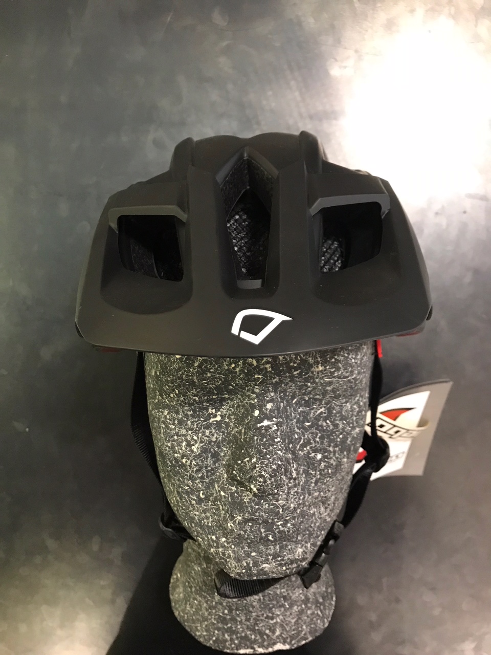 Casco Crank  NUOVO!!! LEGGERISSIMO E CONFORTEVOLE